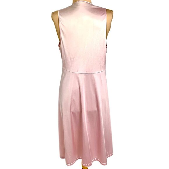 Vintage 70s Vanity Fair Pink Tricot Nylon Embroidered Floral Nightgown Size 36 - Picture 2 of 9
